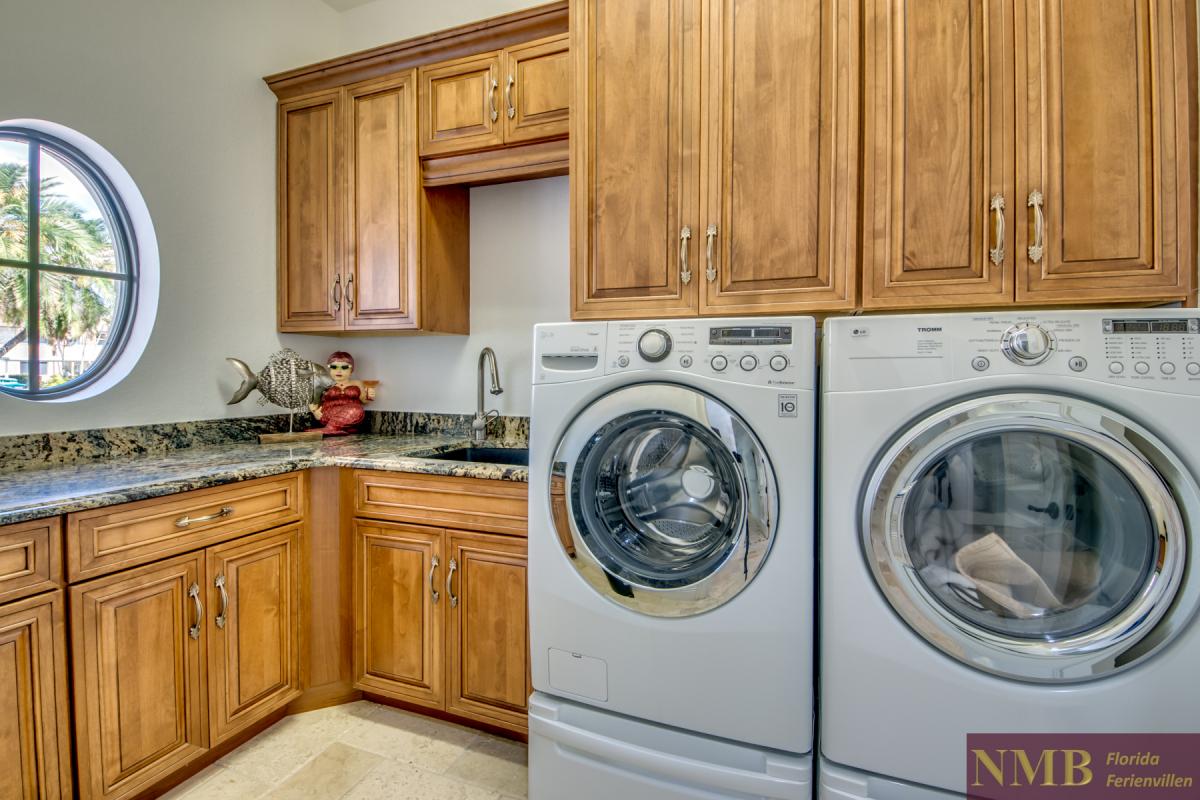 Luxus-Villa-Caloo_55-Laundry Room